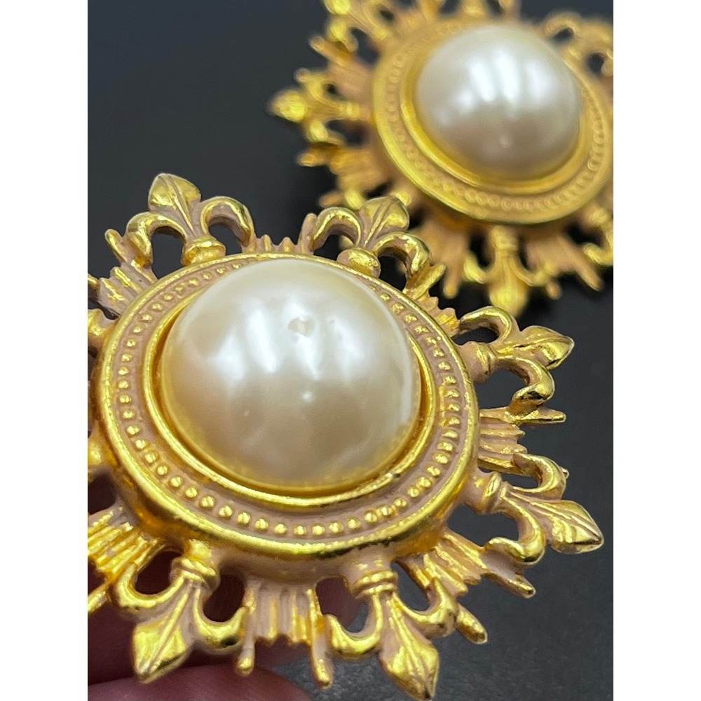 Ben-Amun Vintage Faux Pearl l fleur-de-lis Clip On Statement Earrings - Picture 3 of 14